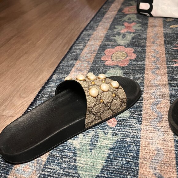 Gucci Women's Pursuit Pearl Stud Pool Slide Sandals | Size 6 US | Size EU 36 - Picture 3 of 11